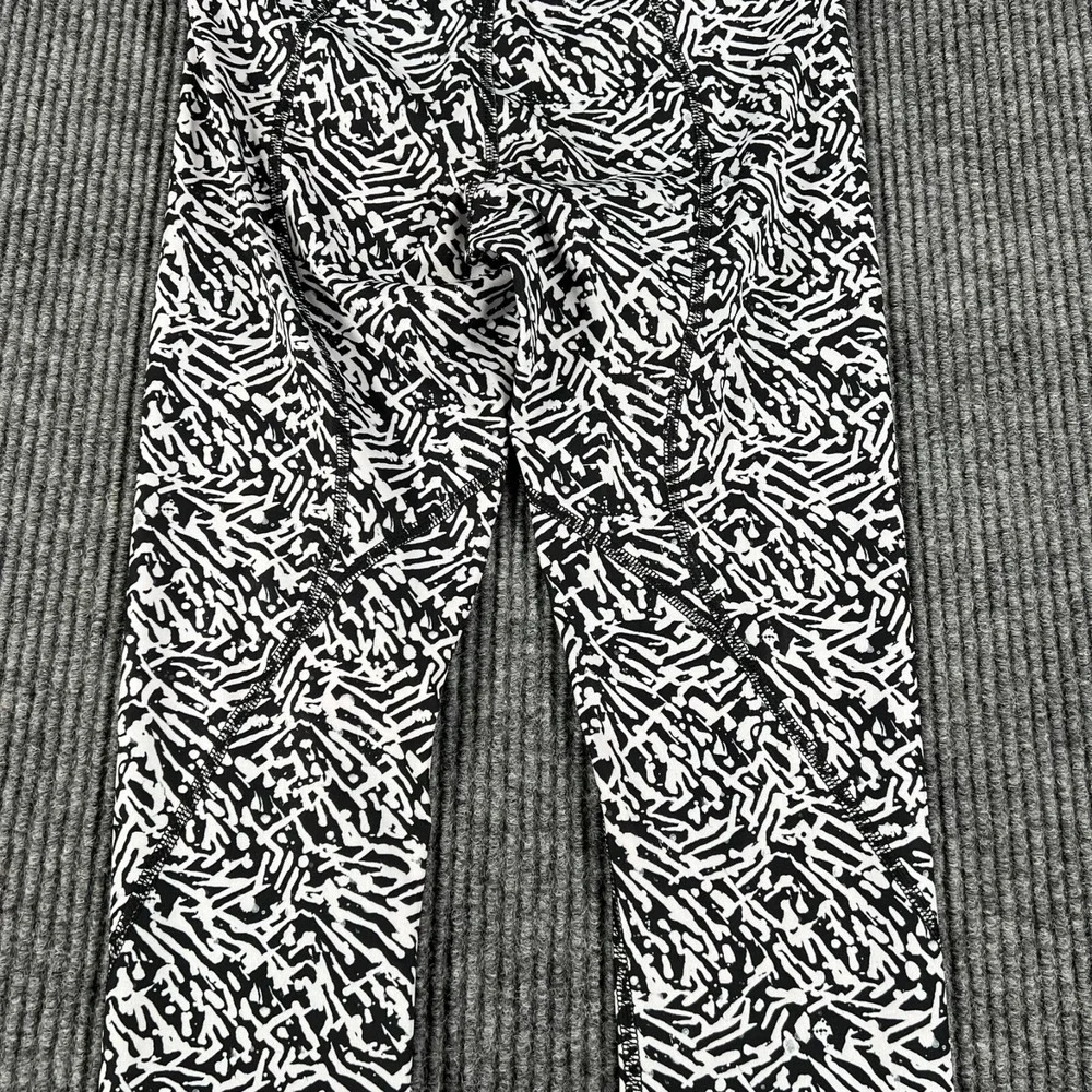 Lululemon Leggings Womens‎ Size 2 Black White Activewear Workout Casual Gym
